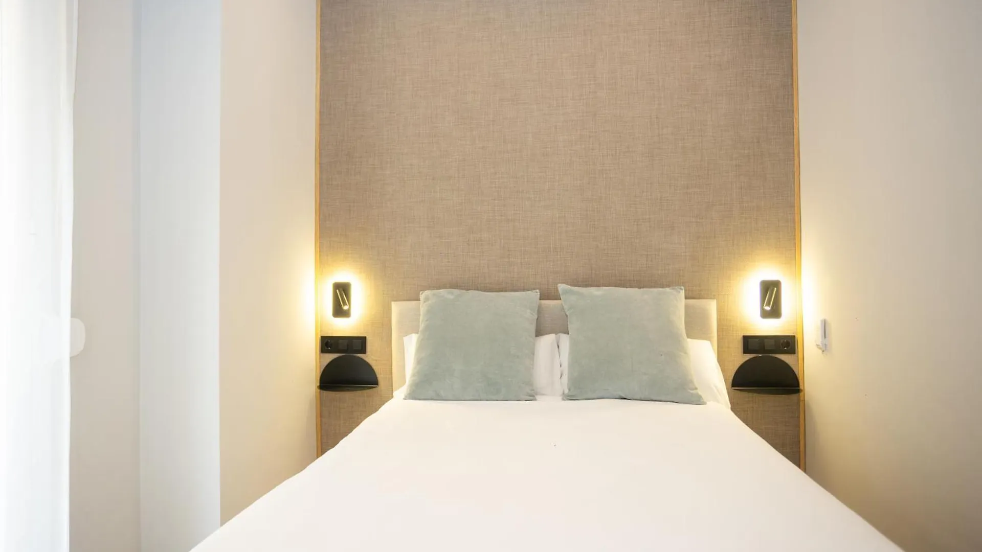 Chinitas Urban Rooms Malaga Hostel